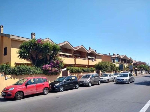 casa indipendente in vendita a Roma in zona Ostia