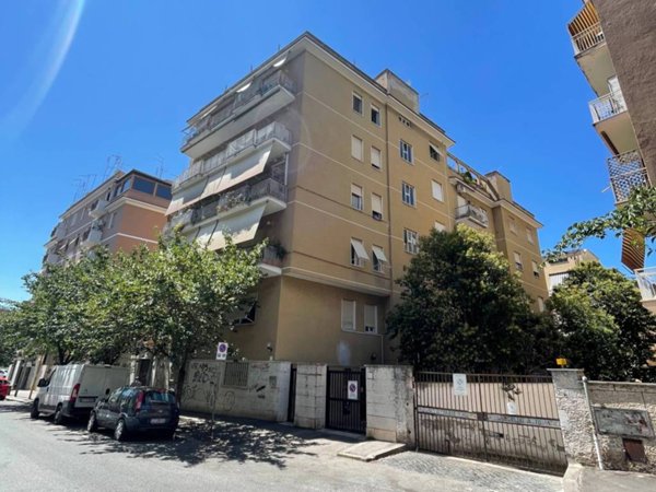 appartamento in vendita a Roma in zona Appio Latino