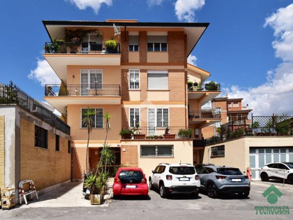appartamento in vendita a Roma in zona Ardeatino