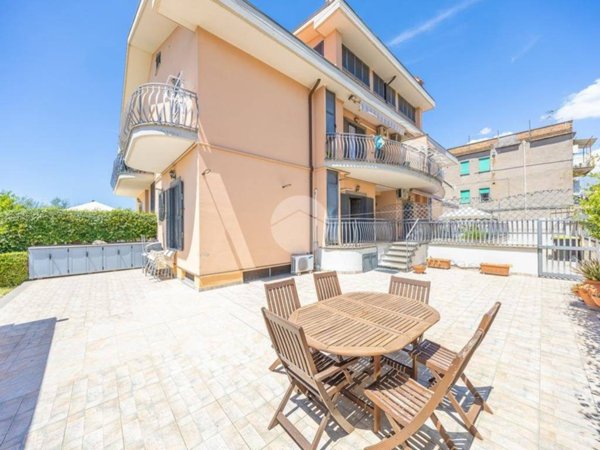 appartamento in vendita a Roma in zona Finocchio