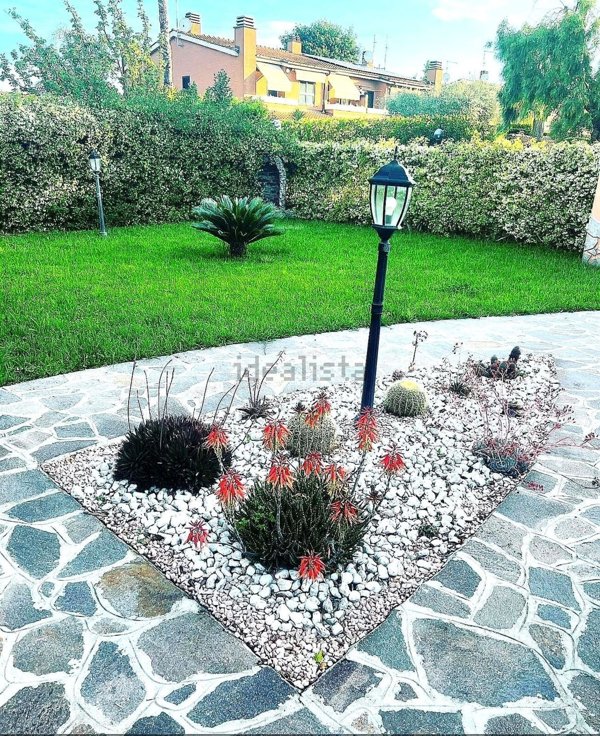 casa indipendente in vendita a Roma in zona Infernetto