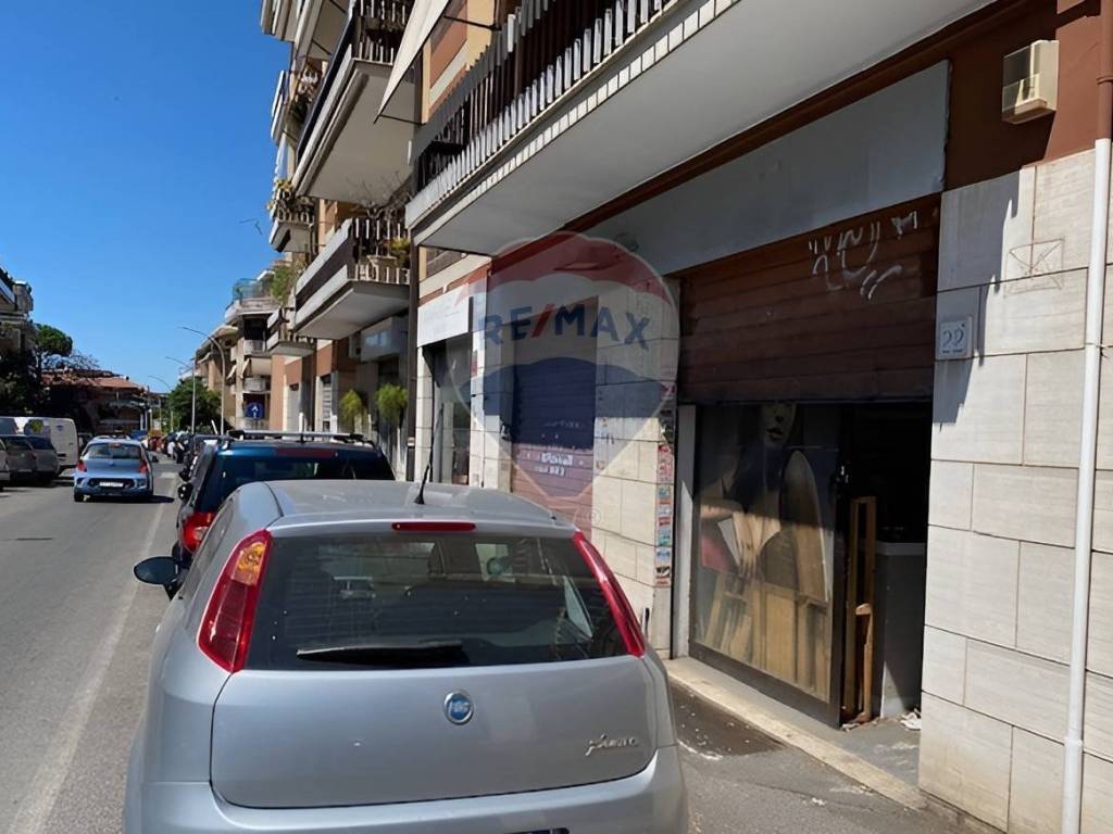 negozio in vendita a Roma in zona Portuense