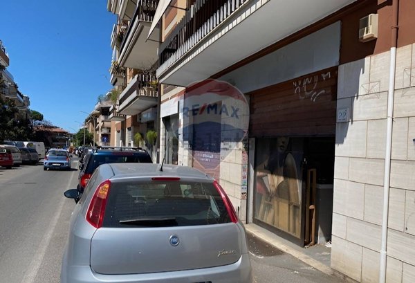 negozio in vendita a Roma in zona Portuense
