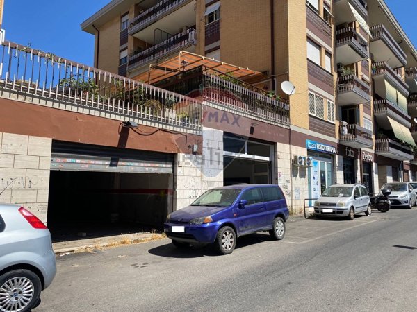 negozio in vendita a Roma in zona Portuense