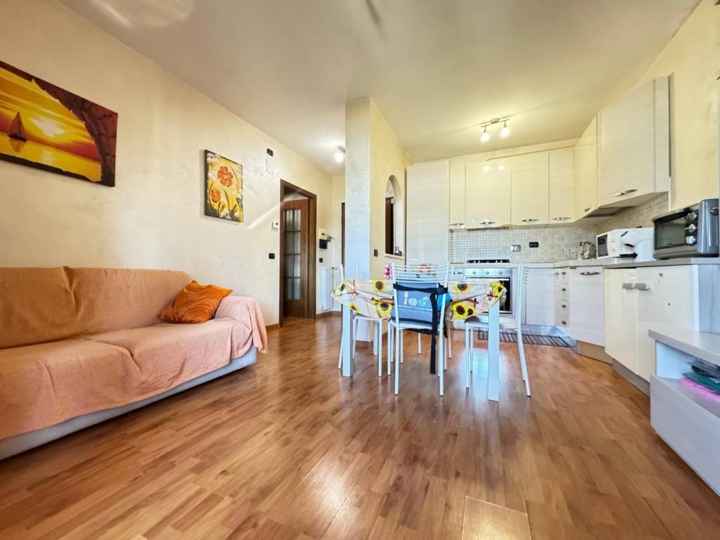 appartamento in vendita a Roma in zona Colle del Sole