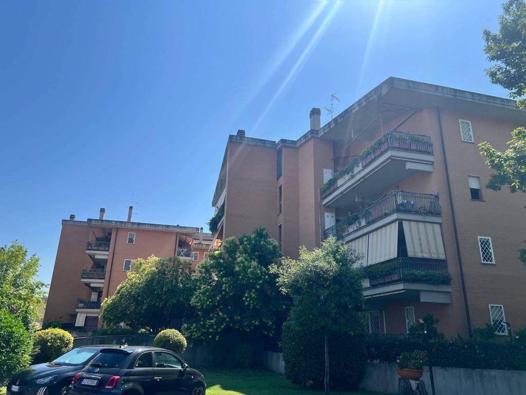 appartamento in vendita a Roma in zona Osteria del Curato
