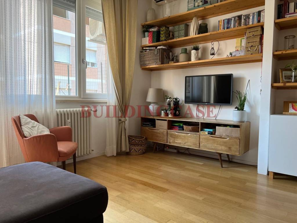 appartamento in vendita a Roma in zona Ostiense