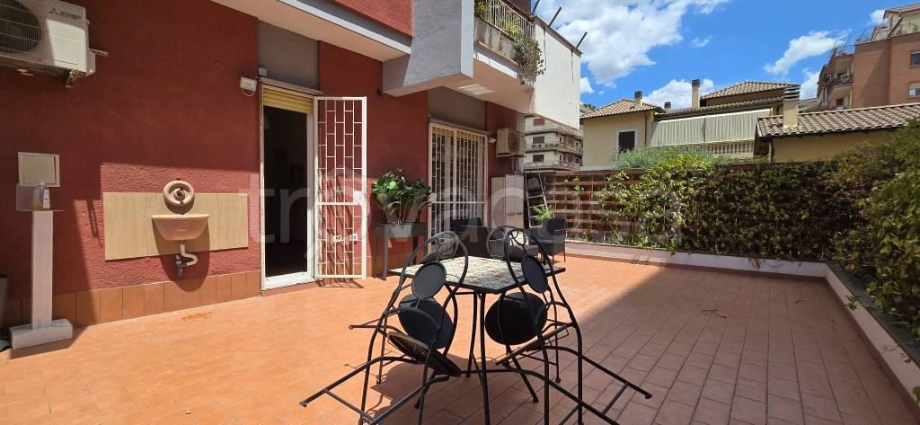 appartamento in vendita a Roma in zona Appio Latino