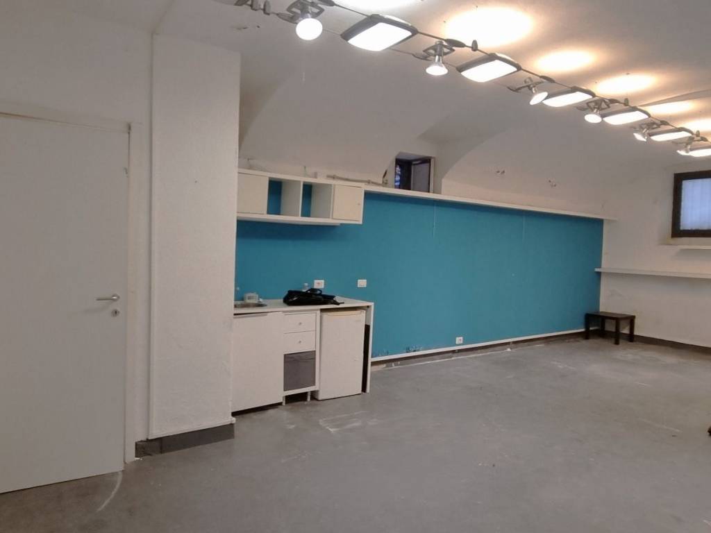 locale commerciale in vendita a Roma