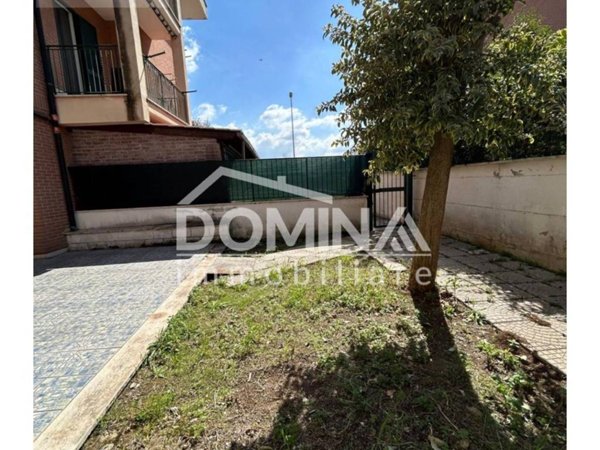 appartamento in vendita a Roma in zona Castelverde