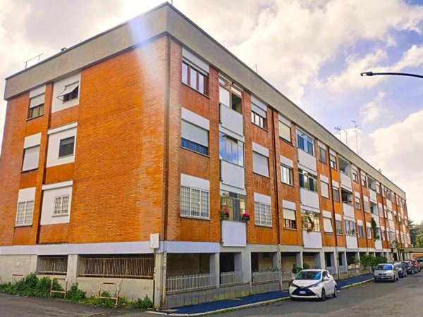 appartamento in vendita a Roma in zona Spinaceto