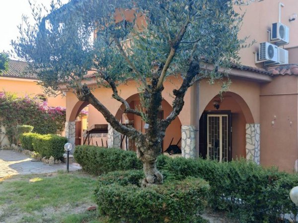 casa indipendente in vendita a Roma