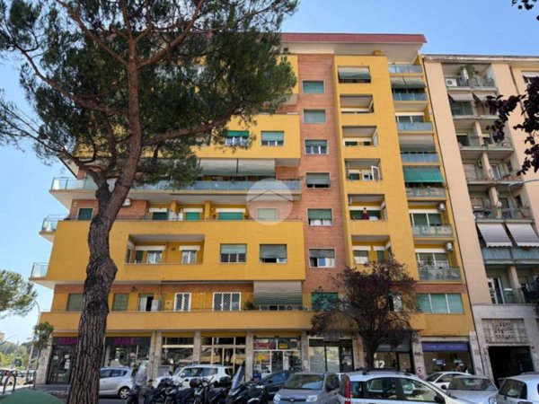 appartamento in vendita a Roma in zona Ostiense