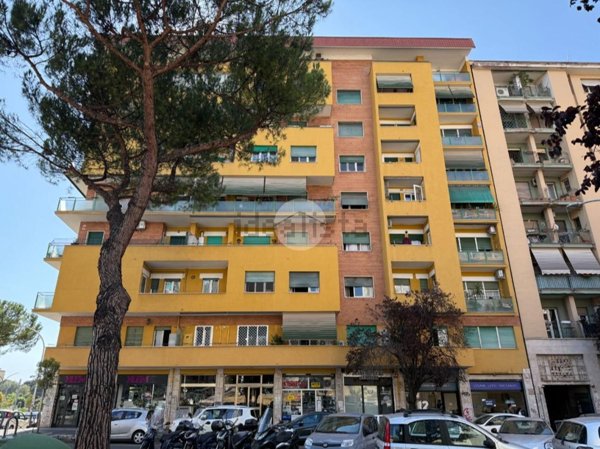 appartamento in vendita a Roma in zona Ostiense