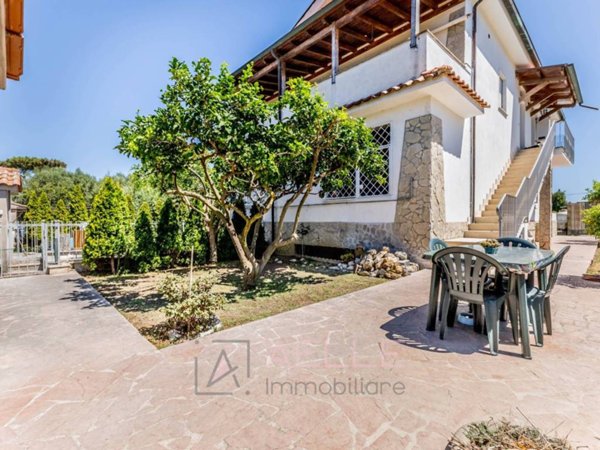 casa indipendente in vendita a Roma in zona Vitinia