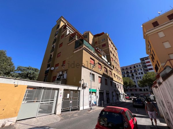 appartamento in vendita a Roma in zona Appio Latino