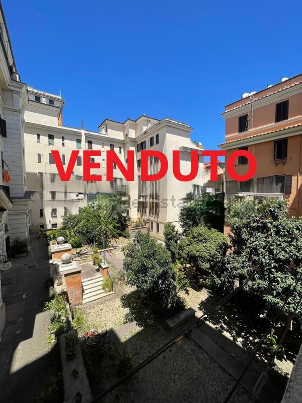 appartamento in vendita a Roma in zona Appio Latino