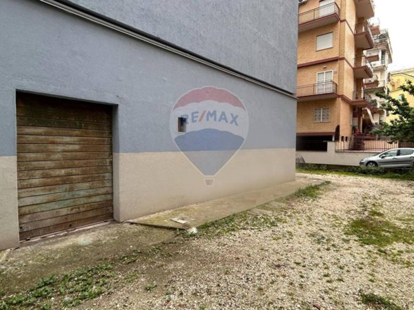 negozio in vendita a Roma in zona Prenestino-Centocelle