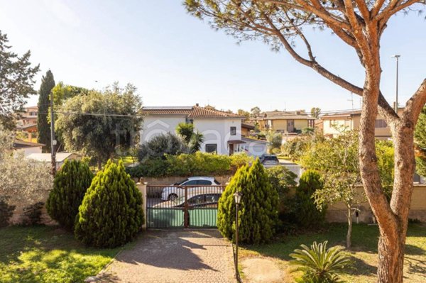 casa indipendente in vendita a Roma in zona Ostia Antica