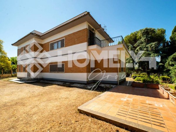 casa indipendente in vendita a Roma in zona Ardeatino