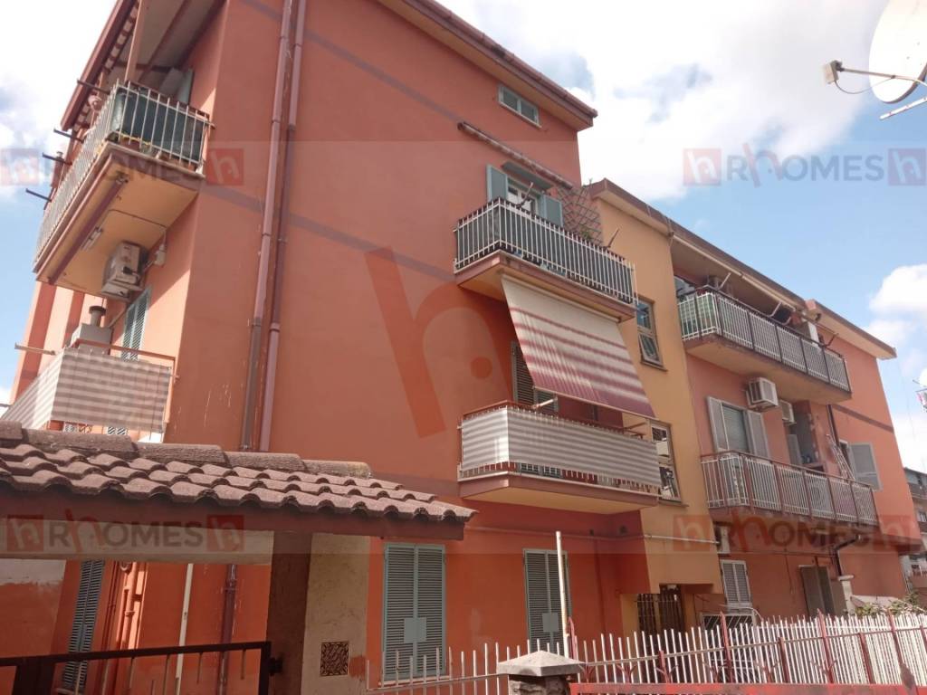 appartamento in vendita a Roma in zona Torre Angela
