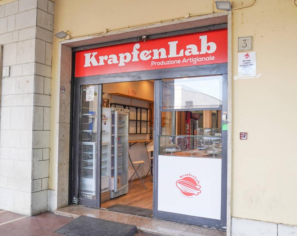 negozio in vendita a Roma in zona Ostia