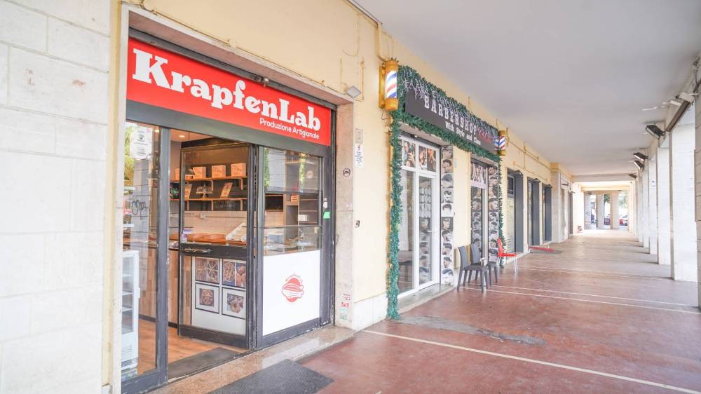 negozio in vendita a Roma in zona Ostia