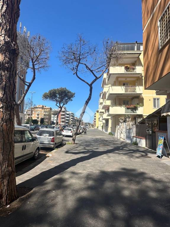 negozio in vendita a Roma in zona Ostia