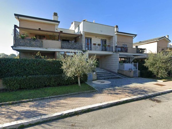 appartamento in vendita a Roma in zona Appio Claudio