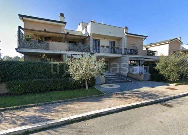 appartamento in vendita a Roma in zona Appio Claudio