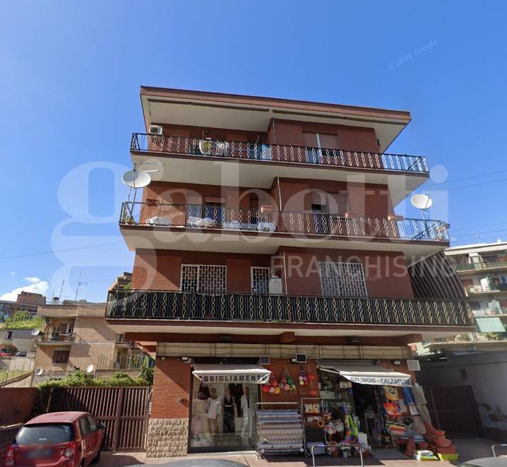 appartamento in vendita a Roma in zona Colle del Sole