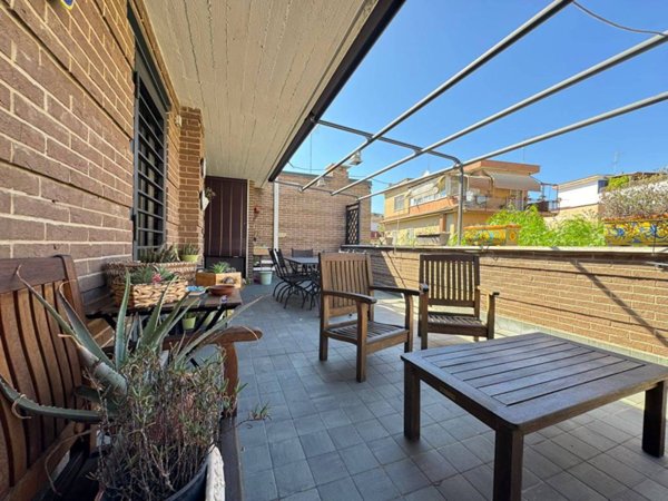 casa indipendente in vendita a Roma in zona Spinaceto