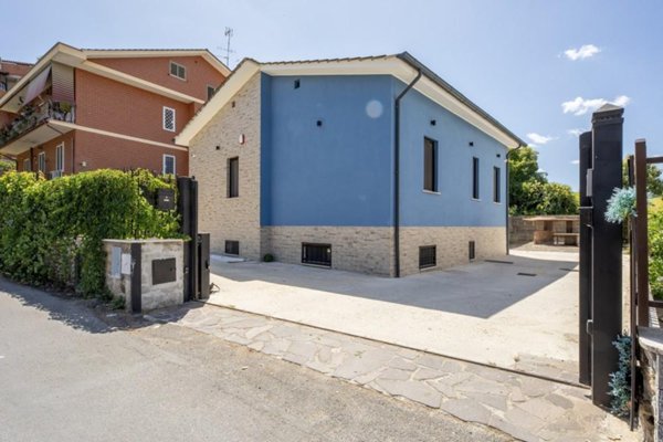 casa indipendente in vendita a Roma