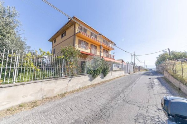 appartamento in vendita a Roma in zona Finocchio