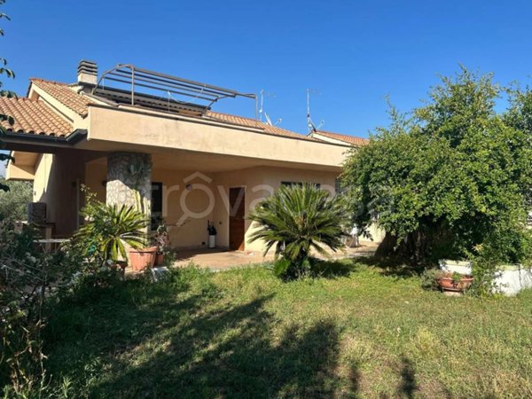casa indipendente in vendita a Roma in zona Casal Morena