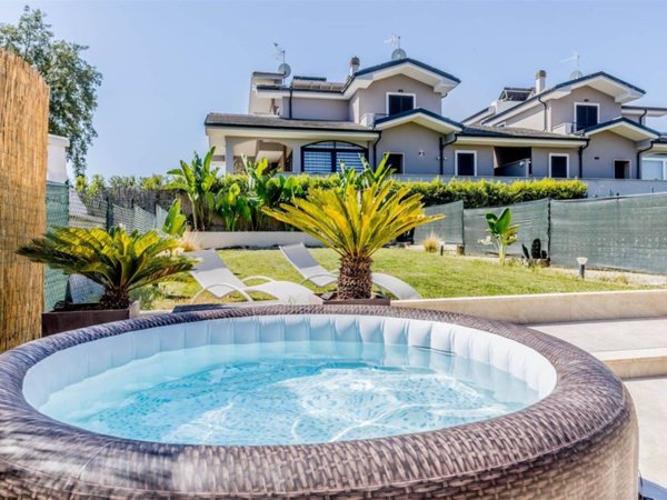 casa indipendente in vendita a Roma in zona Primavalle
