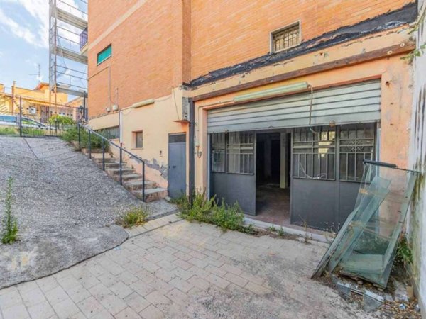 locale di sgombero in vendita a Roma in zona Finocchio