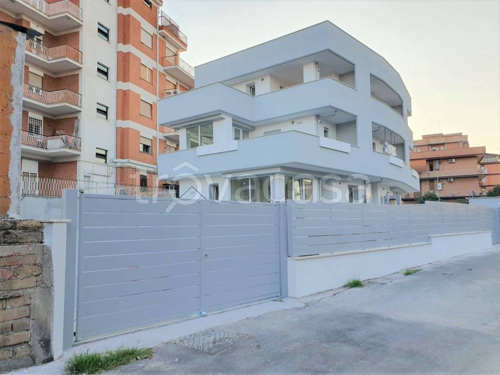 casa indipendente in vendita a Roma in zona Torre Angela