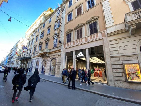 appartamento in vendita a Roma in zona Trevi-Colonna