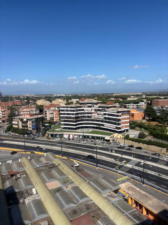 appartamento in vendita a Roma in zona Ostiense