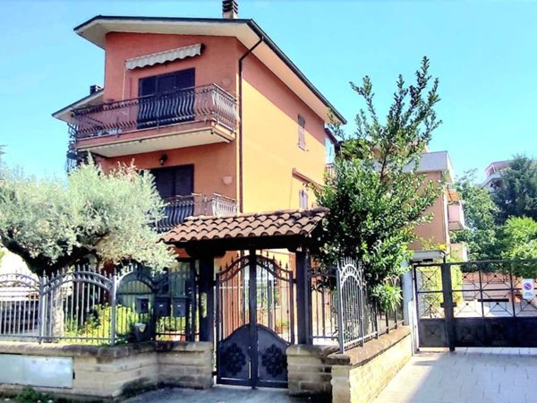 appartamento in vendita a Roma in zona Ponte Mammolo