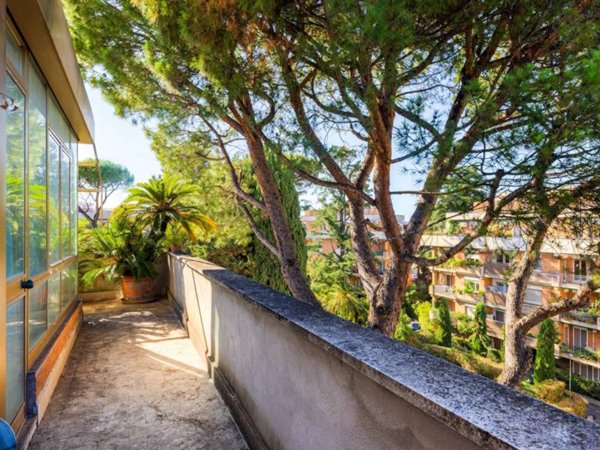 appartamento in vendita a Roma in zona Tomba di Nerone