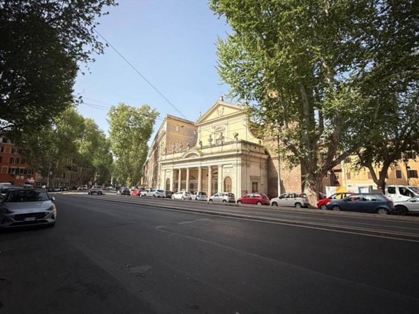 negozio in vendita a Roma in zona Trastevere