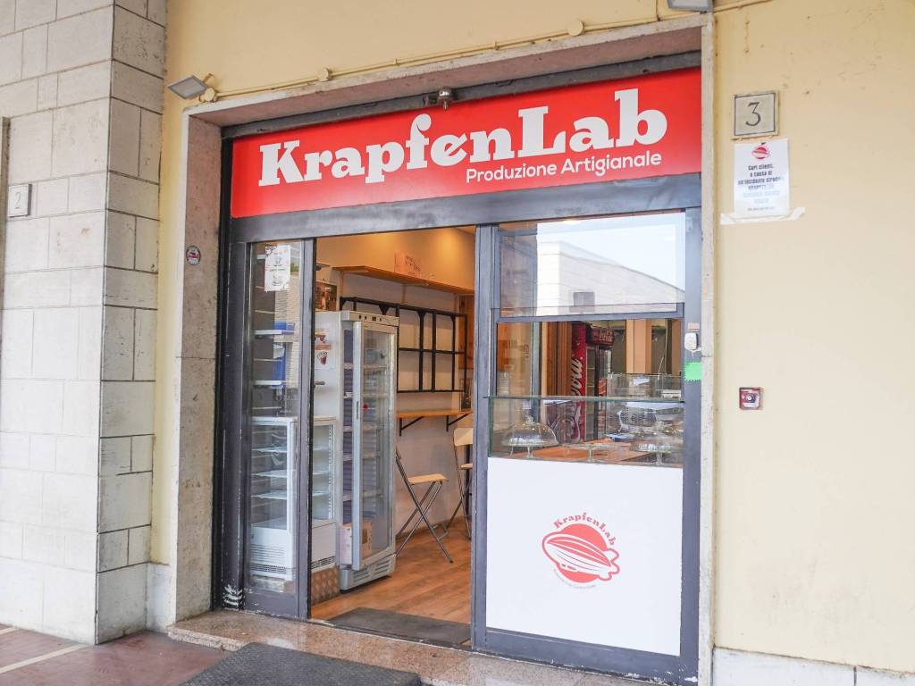 negozio in vendita a Roma in zona Ostia