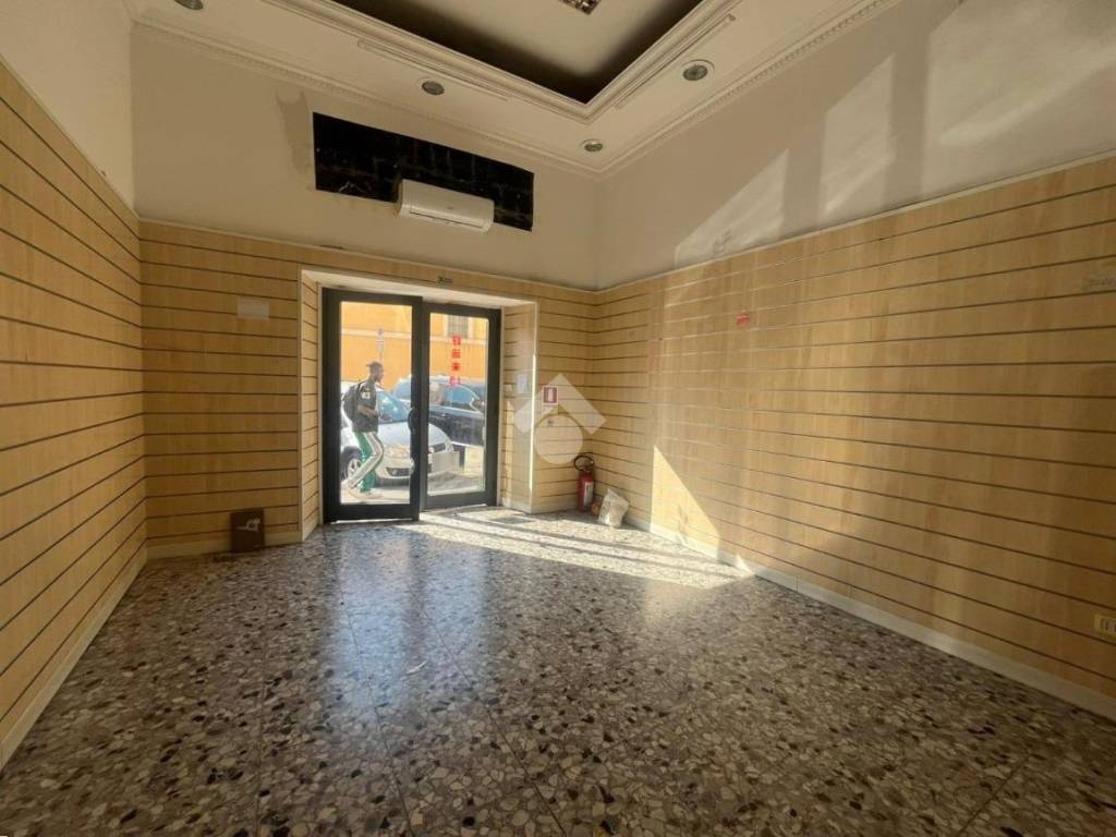 negozio in vendita a Roma in zona Esquilino