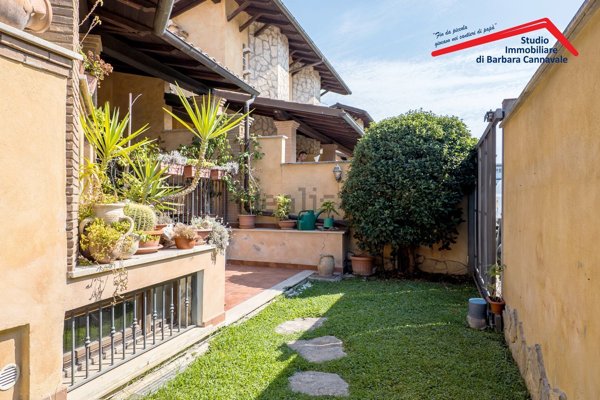 casa indipendente in vendita a Roma in zona Infernetto
