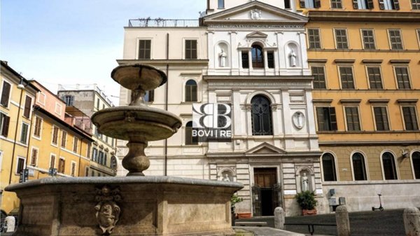 negozio in vendita a Roma in zona Rione Monti/Campitelli