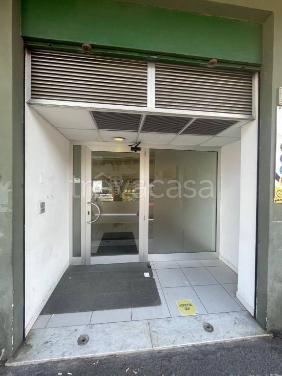 negozio in vendita a Roma in zona Colle del Sole