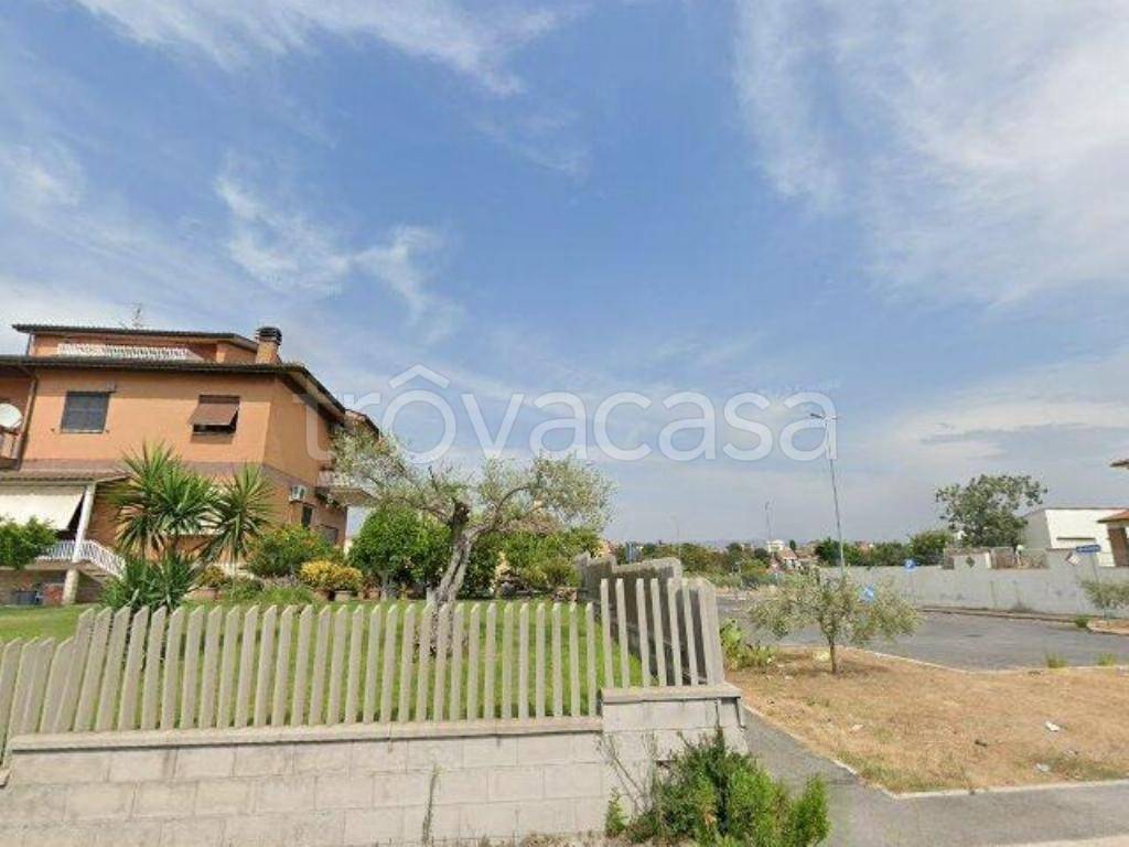 appartamento in vendita a Roma in zona Castelverde