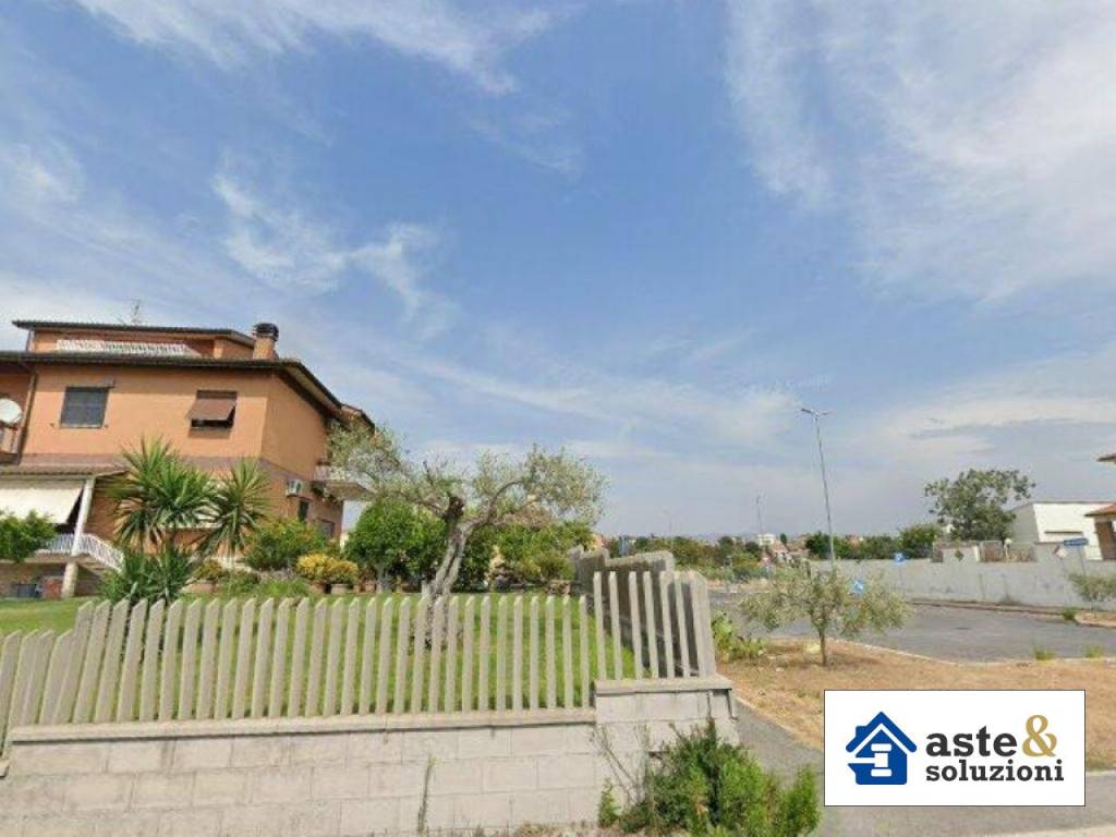 appartamento in vendita a Roma in zona Castelverde